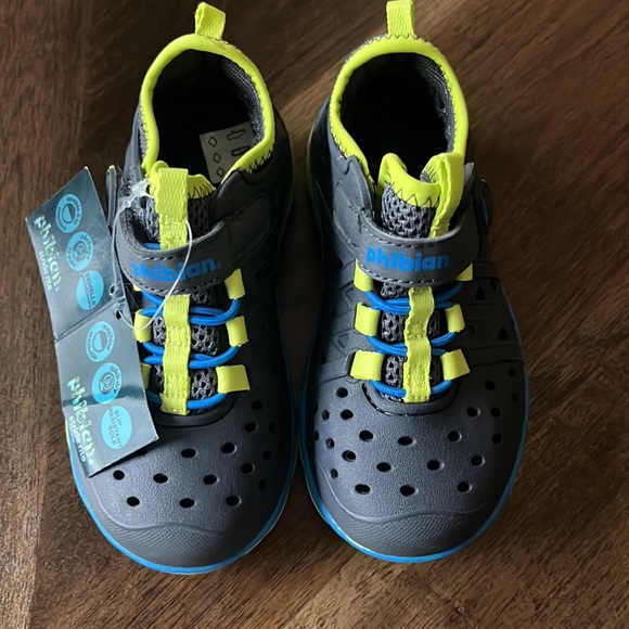 Stride Rite Water Shoes - Picture 2 of 6